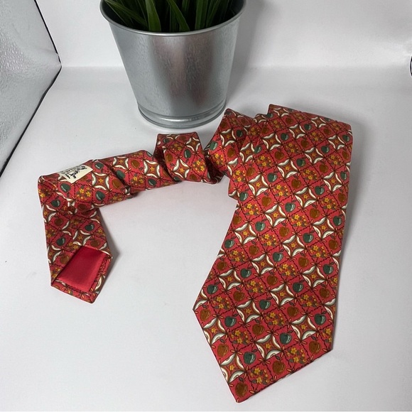 Hermes Vintage Men’s Apple Necktie Coral with Orange and Green Apple Pattern - Picture 3 of 8